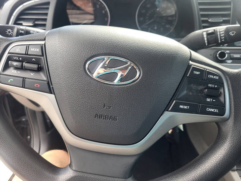 2017 Hyundai Elantra SE