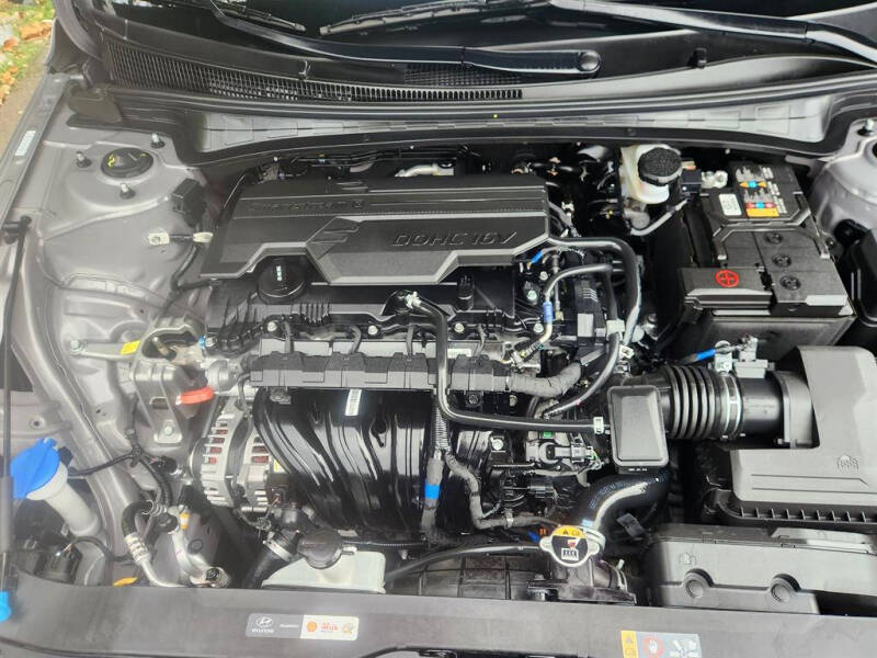 2024 Hyundai Elantra SE