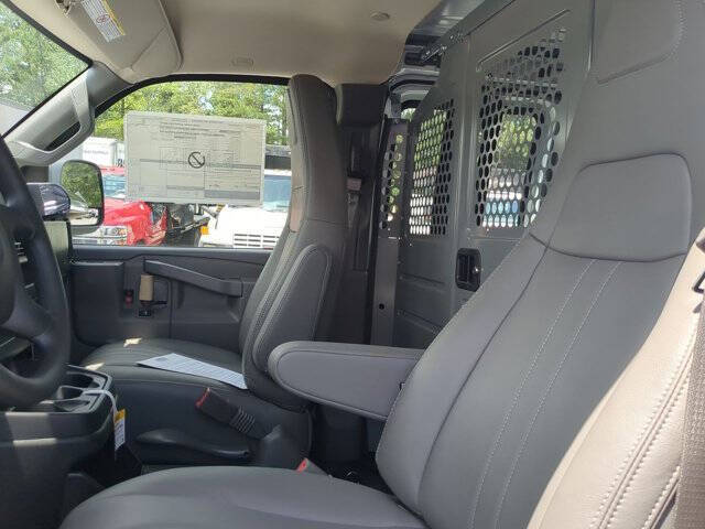 2025 Chevrolet Express 2500