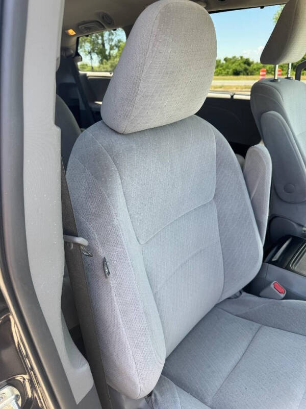 2015 Toyota Sienna LE 7-Passenger