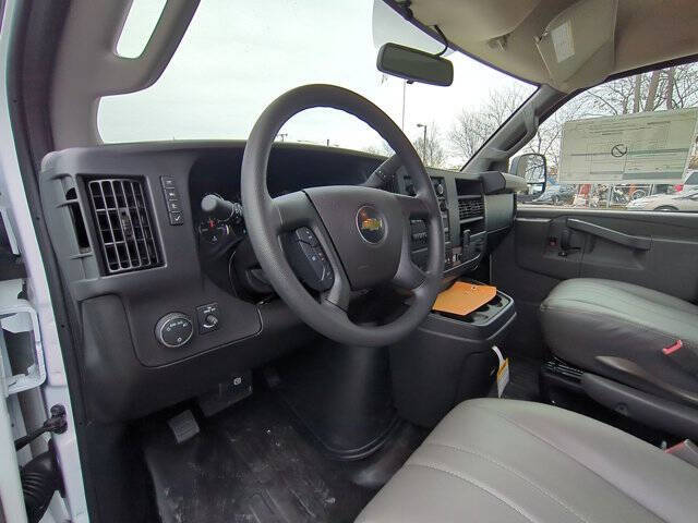 2025 Chevrolet Express 2500