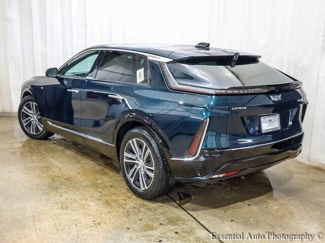 2025 Cadillac LYRIQ Luxury 2