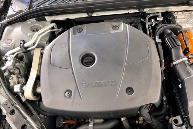 2024 Volvo S60 Recharge T8 Ultimate Dark Theme