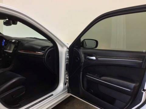 2012 Chrysler 300 SRT8