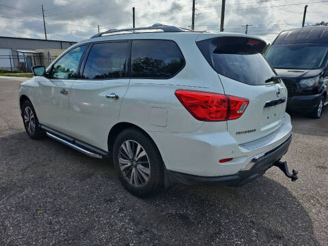 2017 Nissan Pathfinder SL