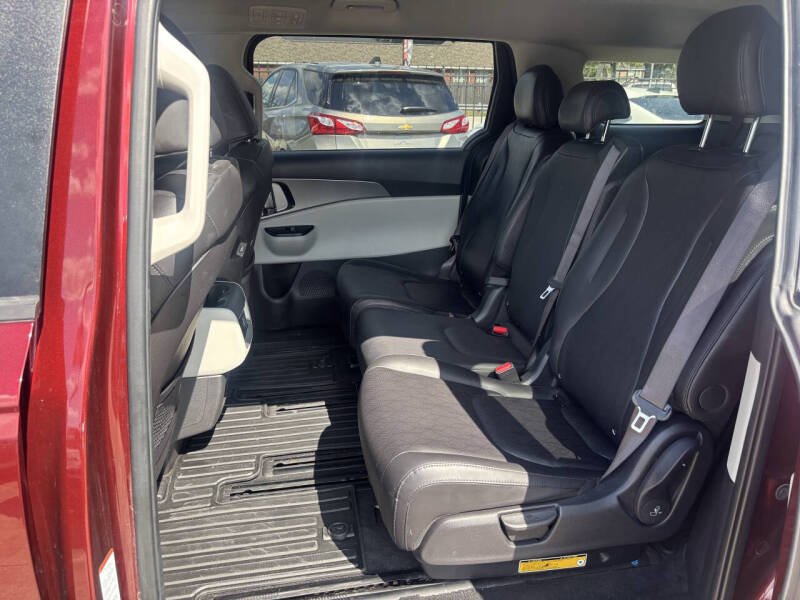 2023 Kia Carnival LX