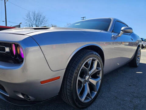 2015 Dodge Challenger SXT Plus