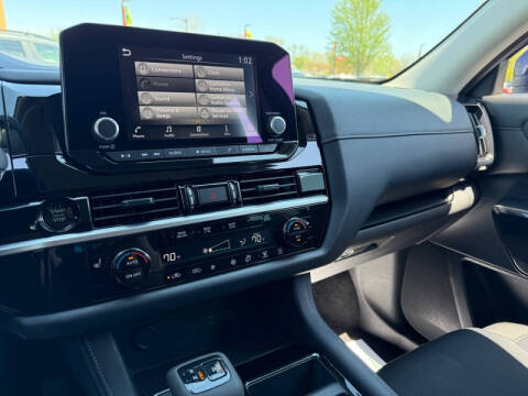 2025 Nissan Pathfinder SV