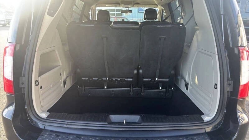 2016 Chrysler Town and Country Touring