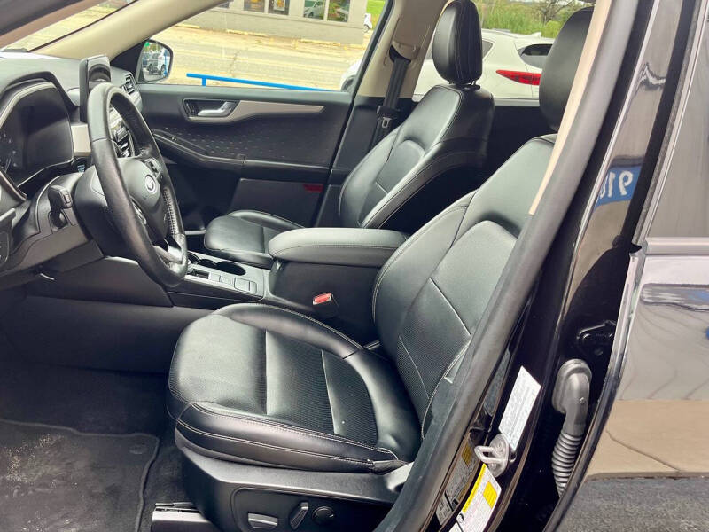 2020 Ford Escape SEL