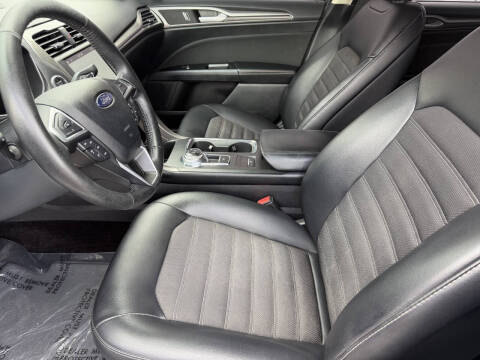 2017 Ford Fusion SE