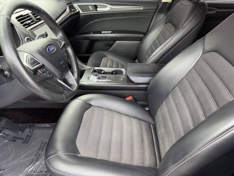 2017 Ford Fusion SE