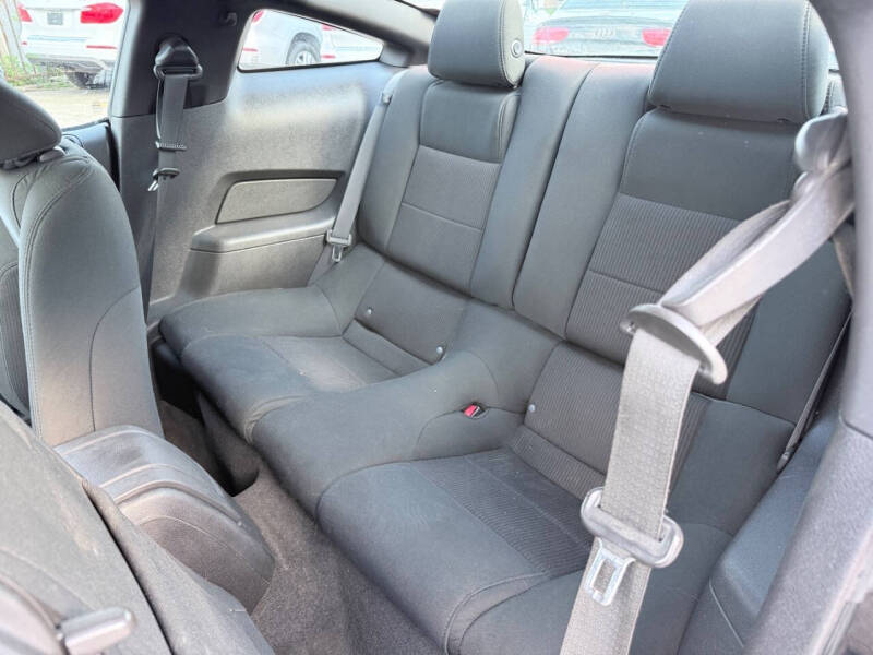 2011 Ford Mustang V6