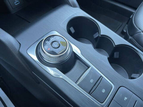 2022 Ford Escape Hybrid Titanium