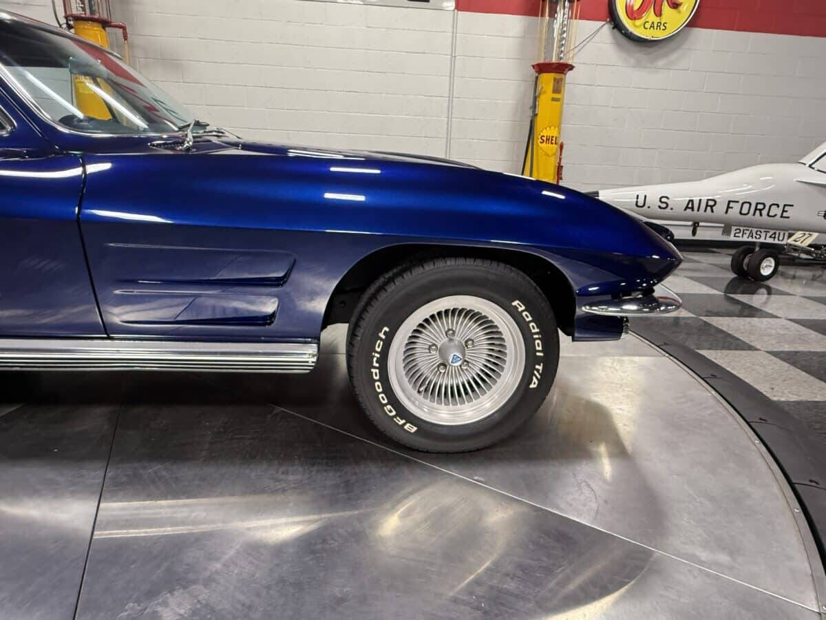 1964 Chevrolet Corvette 32