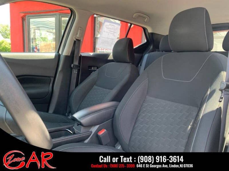 2022 Nissan Kicks SV