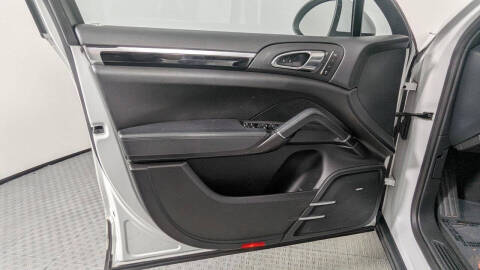 2014 Porsche Cayenne Platinum