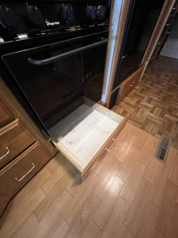 2000 Winnebago Adventurer