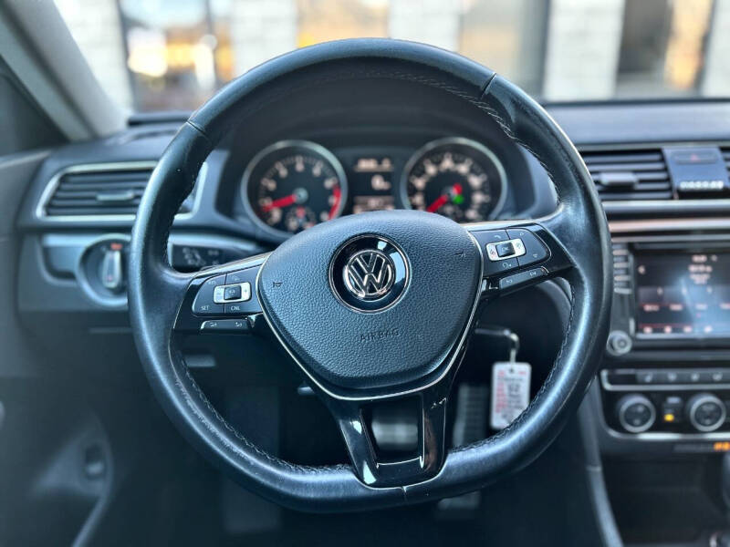 2018 Volkswagen Passat 2.0T R-Line