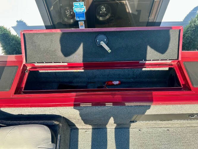 2018 Tracker Targa V18