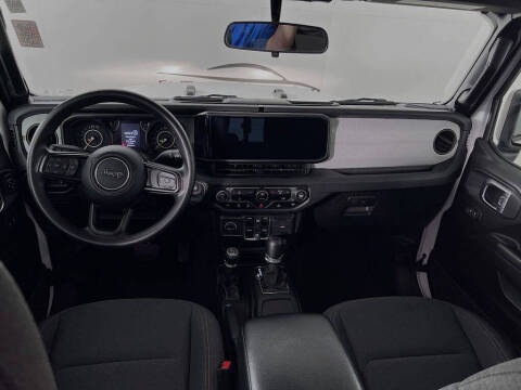 2024 Jeep Gladiator NightHawk