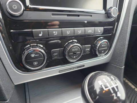 2012 Volkswagen Passat SE PZEV