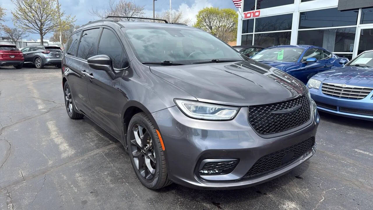 Gray 2022 Chrysler Pacifica Touring L Touring L 4dr Mini-Van 2