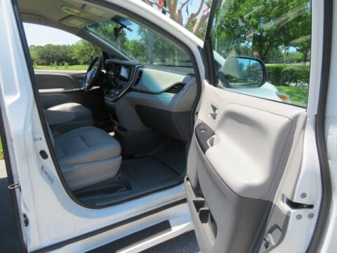 2016 Toyota Sienna LE Mobility 7-Passenger