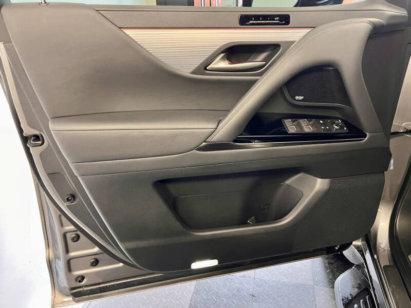 2024 Lexus LX 600 F SPORT Handling