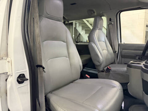 2013 Ford E-Series E-350 SD