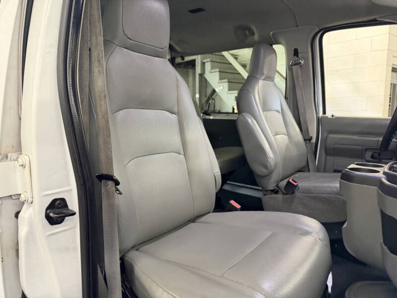 2013 Ford E-Series E-350 SD