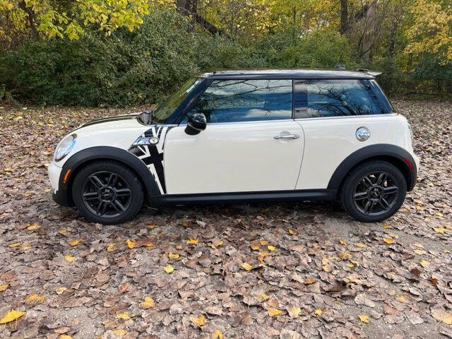 2011 MINI Cooper for sale at The Car Mart in Milford IN