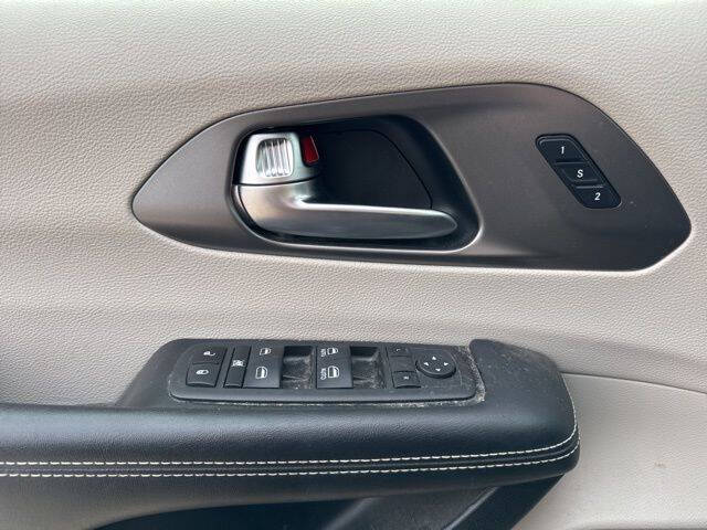 2022 Chrysler Pacifica Touring L