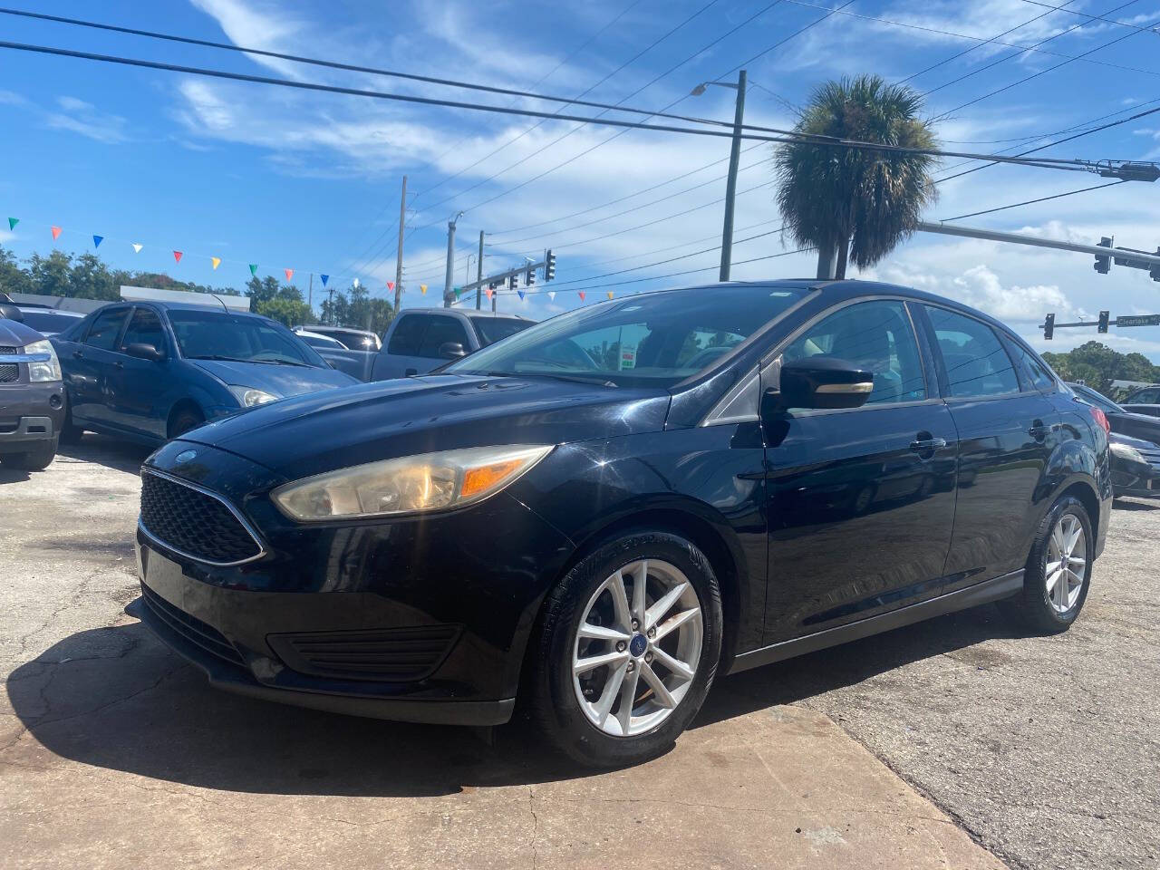 Black 2017 Ford Focus SE SE 4dr Sedan 2