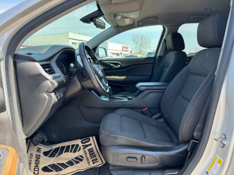 2017 GMC Acadia SLE-2