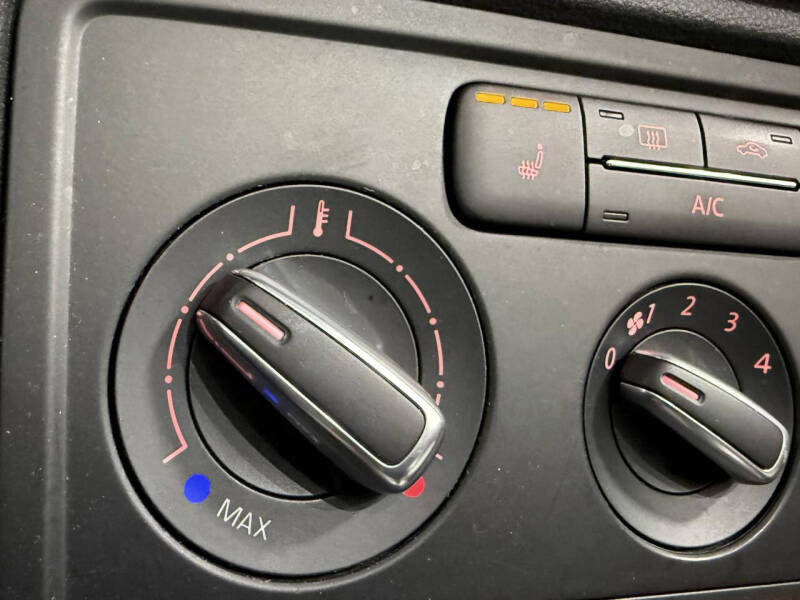 2015 Volkswagen Beetle Convertible 1.8T Classic PZEV