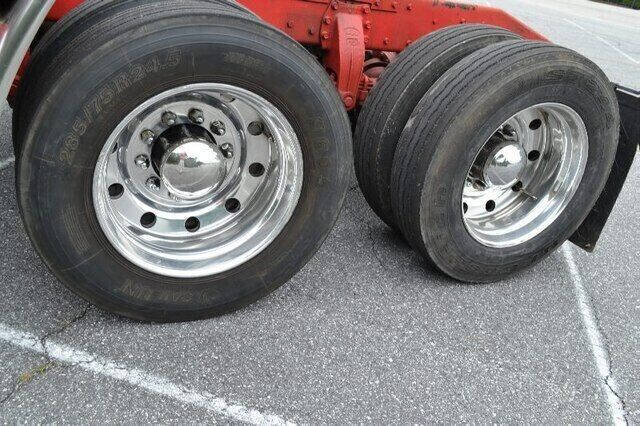 1983 Peterbilt 362 FAT CAB