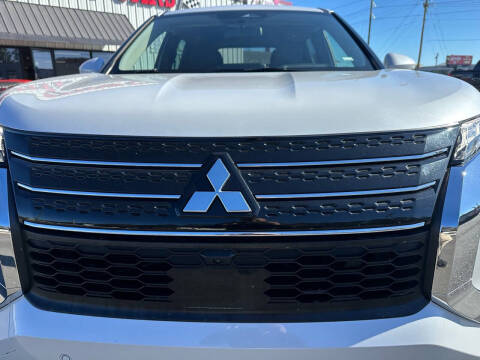 2023 Mitsubishi Outlander SE