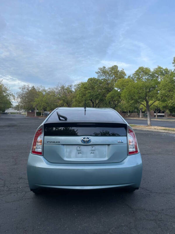 2012 Toyota Prius Two photo 5