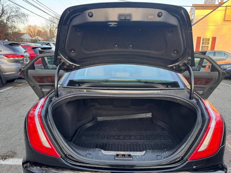 2016 Jaguar XJ R-Sport