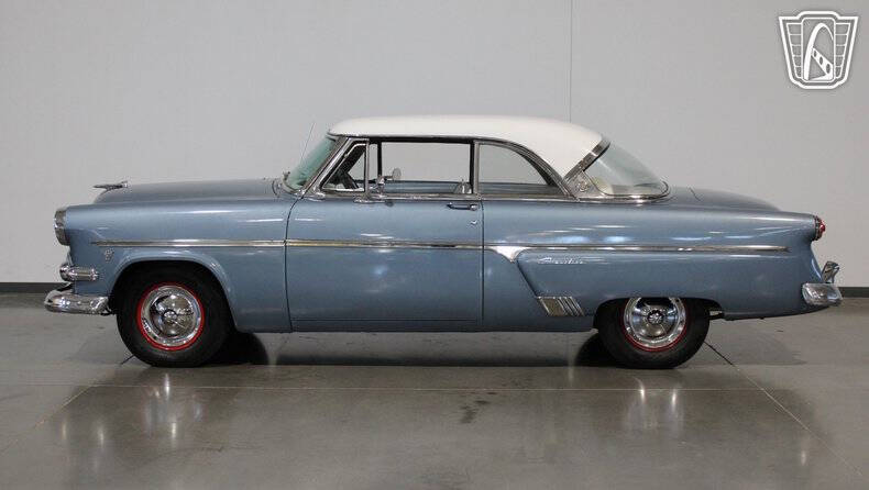 1954 Ford Crestline