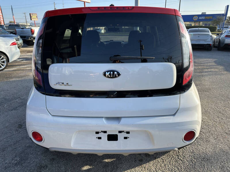 2019 Kia Soul +