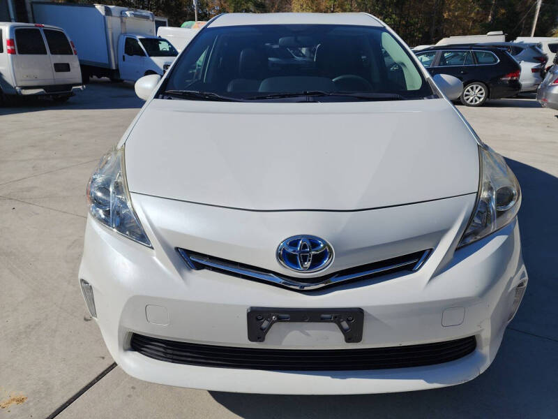 2014 Toyota Prius v Two