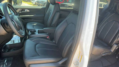 2026 Chrysler Voyager LX