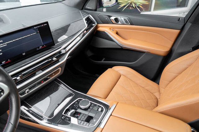 2023 BMW X7 29