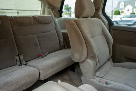 2005 Toyota Sienna LE 7 Passenger