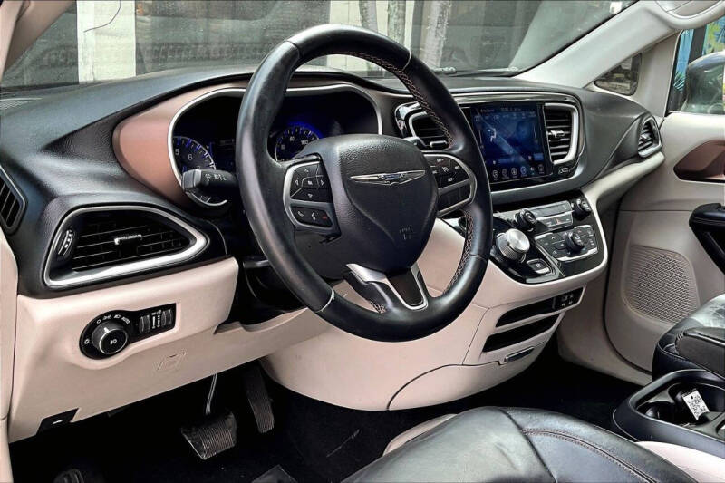 2017 Chrysler Pacifica Touring-L