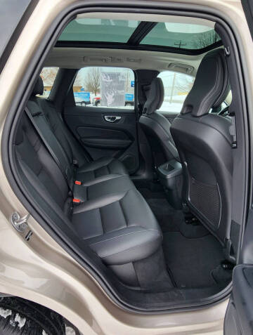 2025 Volvo XC60 B5 Core Dark Theme