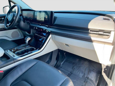 2024 Kia Carnival SX