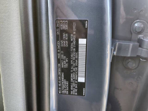 2022 Volvo XC90 T6 Momentum 6-Passenger